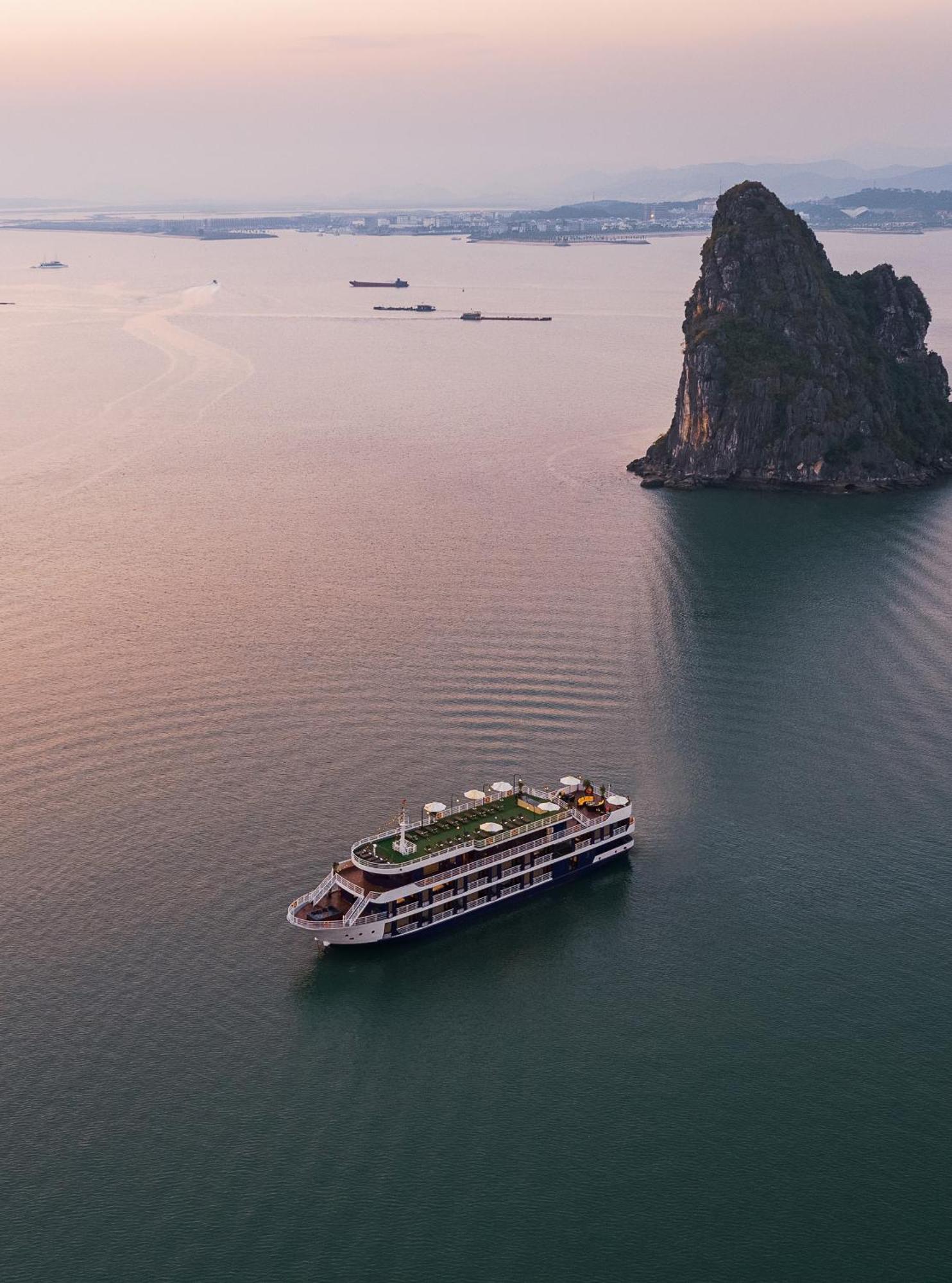 Hotel Halong Camellia Cruise Ha Long Esterno foto