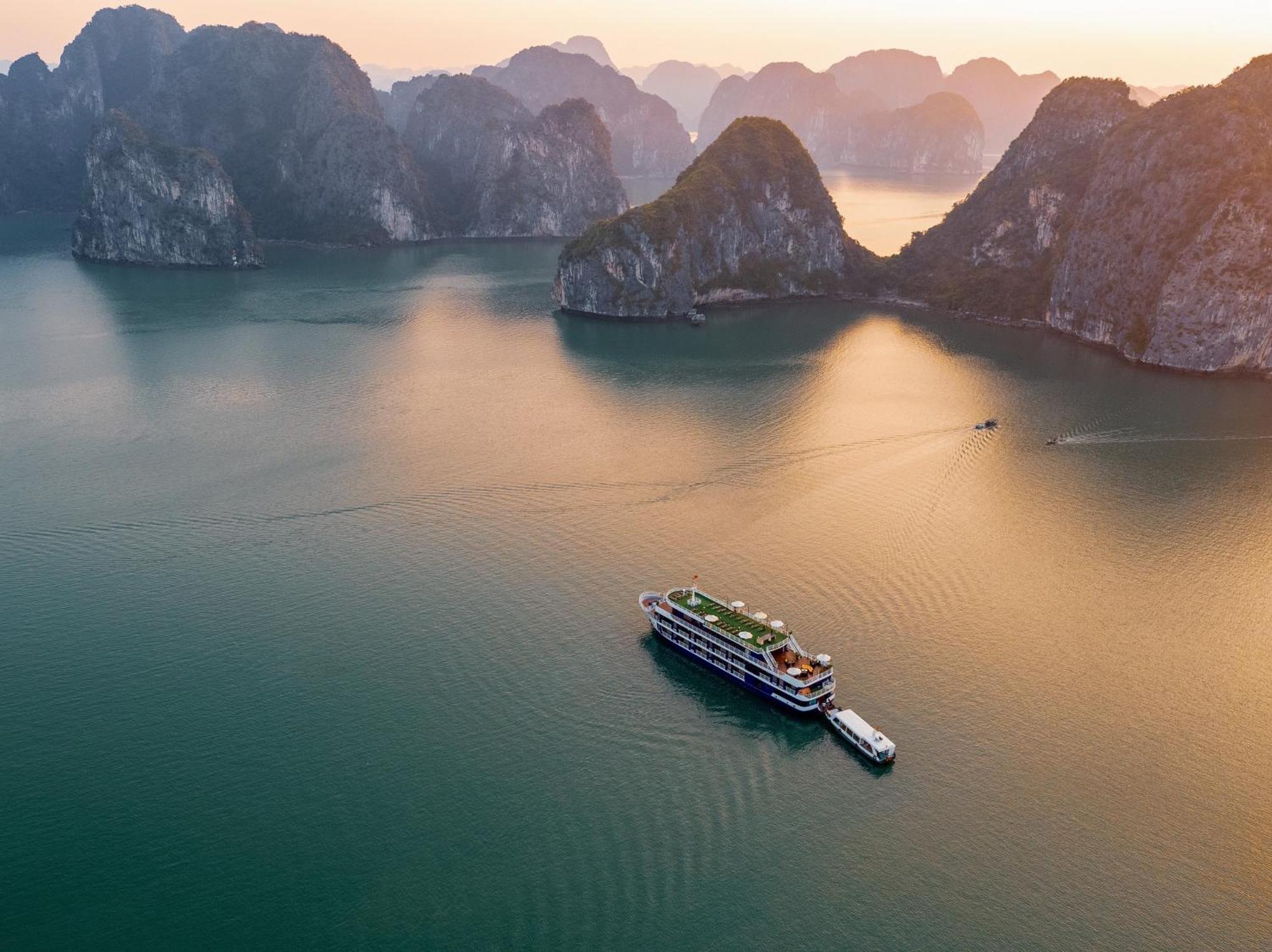 Hotel Halong Camellia Cruise Ha Long Esterno foto