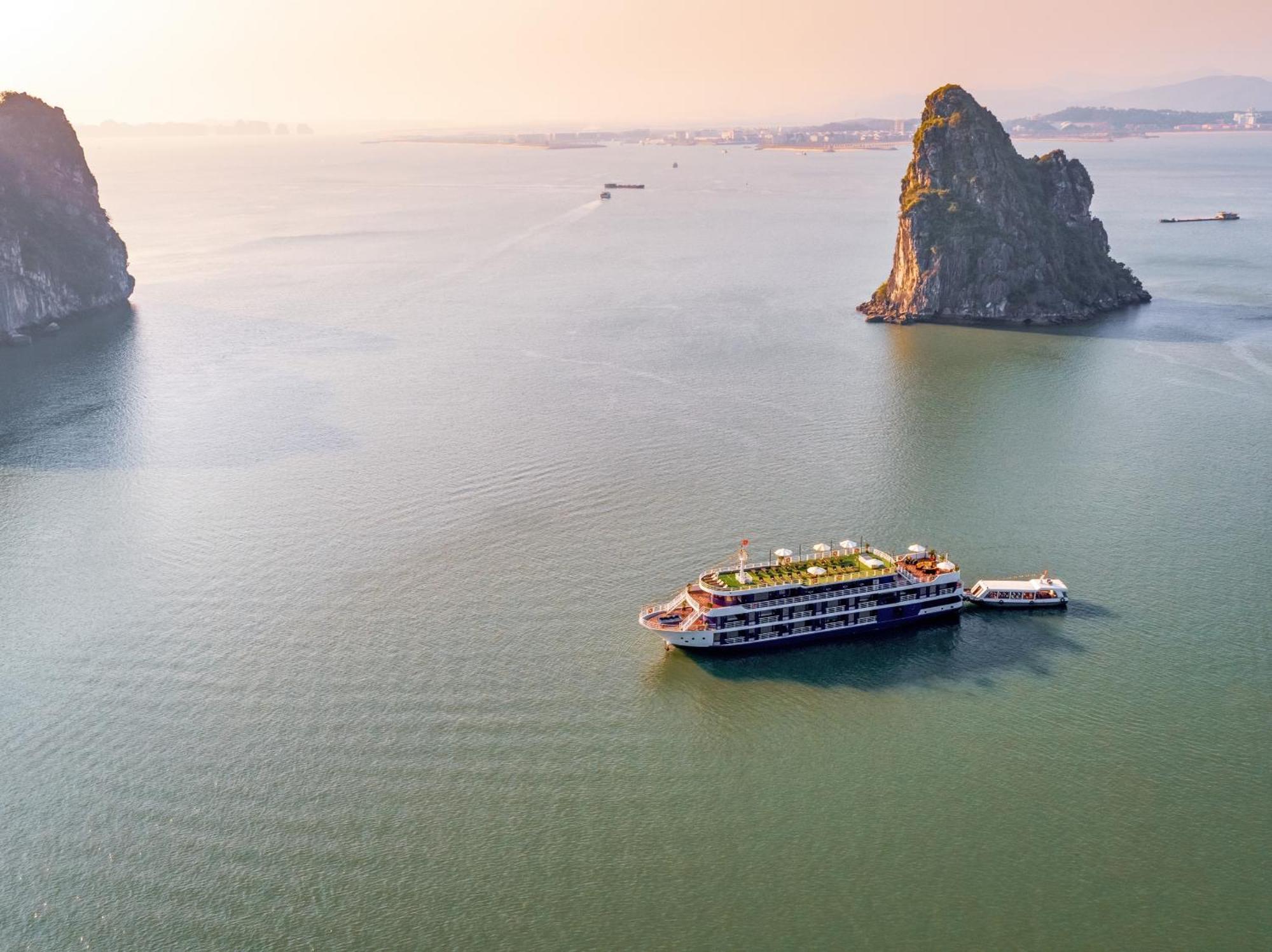 Hotel Halong Camellia Cruise Ha Long Esterno foto